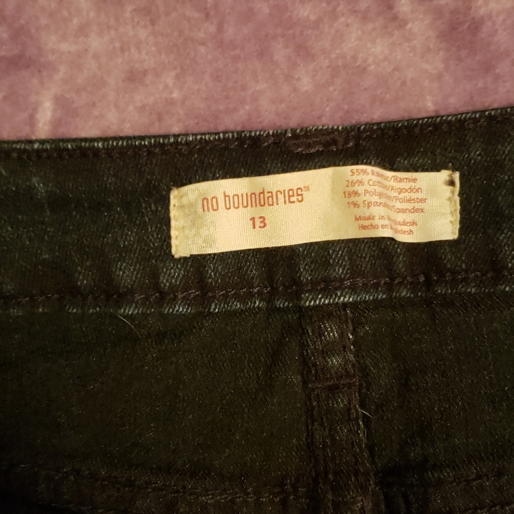 Shorts - Picture 3 of 3